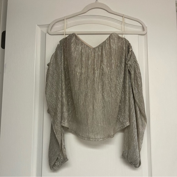 WORN ONCE 4SI3NNA Off the Shoulder Metallic Women's Top, Cropped, Size S - Picture 3 of 9